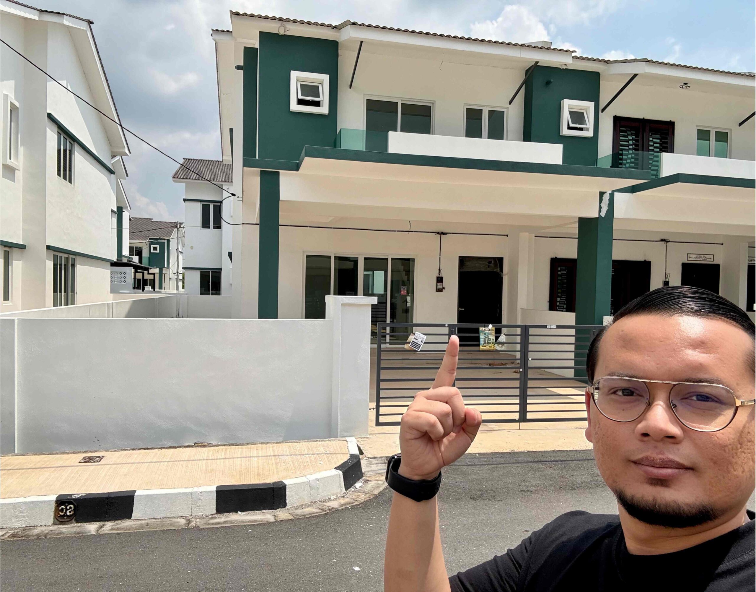 SELFIE AIMAN REAL ESTATE
